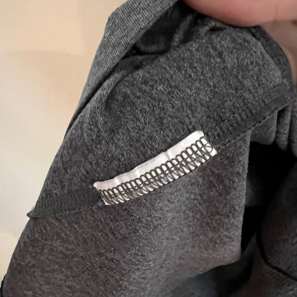 Under Armour Short Sleeve V-Neck Exercise T-Shirt, Size XS, Gray - Picture 3 of 3